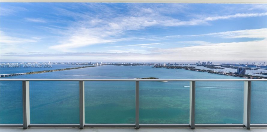 Кондоминиум с 3 спальнями в Майами, Флорида № 2005728