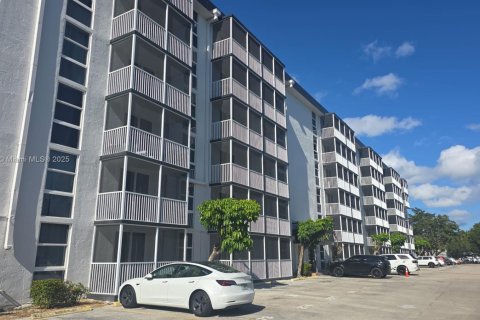 Condo in North Miami Beach, Florida, 1 bedroom  № 2054397