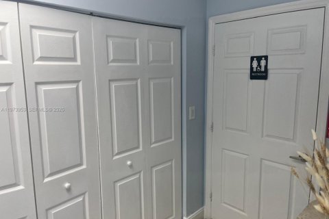 Propiedad comercial en venta en Boca Raton, Florida № 2033605 - foto 24