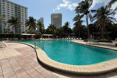 Купить кондоминиум в Санни-Айлс-Бич, Флорида 1 спальня, 93.37м2, № 2048546 - фото 22