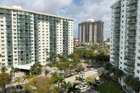 Купить кондоминиум в Санни-Айлс-Бич, Флорида 1 спальня, 93.37м2, № 2048546 - фото 27