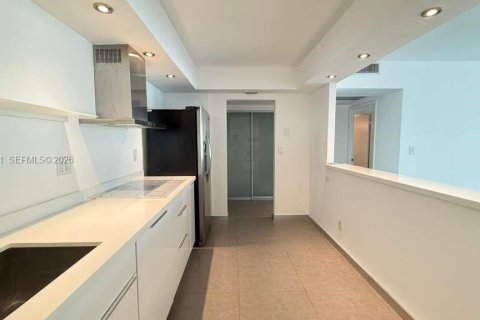 Купить кондоминиум в Санни-Айлс-Бич, Флорида 1 спальня, 93.37м2, № 2048546 - фото 3