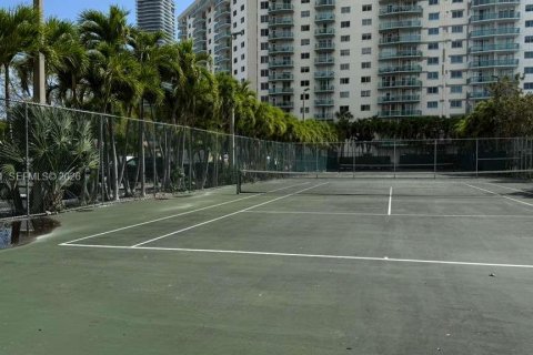 Купить кондоминиум в Санни-Айлс-Бич, Флорида 1 спальня, 93.37м2, № 2048546 - фото 29