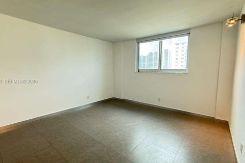 Купить кондоминиум в Санни-Айлс-Бич, Флорида 1 спальня, 93.37м2, № 2048546 - фото 17