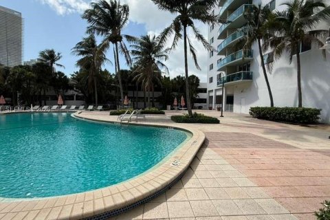 Купить кондоминиум в Санни-Айлс-Бич, Флорида 1 спальня, 93.37м2, № 2048546 - фото 23