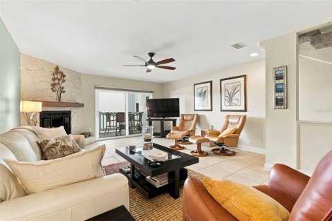 Touwnhouse à vendre à Treasure Island, Floride: 2 chambres, 134.71 m2 № 2418970 - photo 5