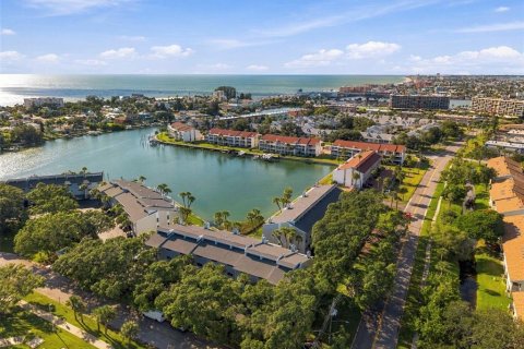 Touwnhouse à Treasure Island, Floride 2 chambres, 134.71 m2 № 2418970