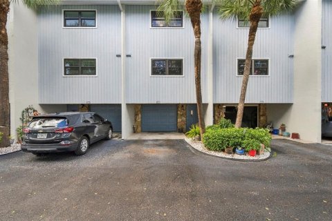 Touwnhouse à vendre à Treasure Island, Floride: 2 chambres, 134.71 m2 № 2418970 - photo 2