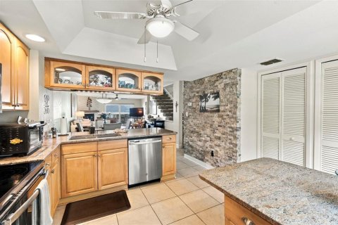 Touwnhouse à vendre à Treasure Island, Floride: 2 chambres, 134.71 m2 № 2418970 - photo 13