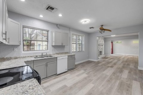 Casa en venta en Fern Park, Florida, 4 dormitorios, 149.2 m2 № 1687197 - foto 11