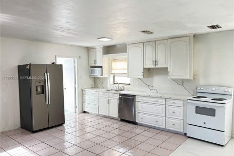 Casa en alquiler en Cutler Bay, Florida, 5 dormitorios, 232.26 m2 № 2023528 - foto 5