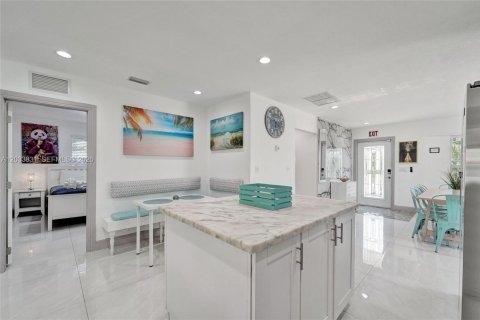 Casa en alquiler en Dania Beach, Florida, 5 dormitorios, 185.8 m2 № 2078067 - foto 14