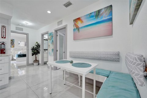 Casa en alquiler en Dania Beach, Florida, 5 dormitorios, 185.8 m2 № 2078067 - foto 16