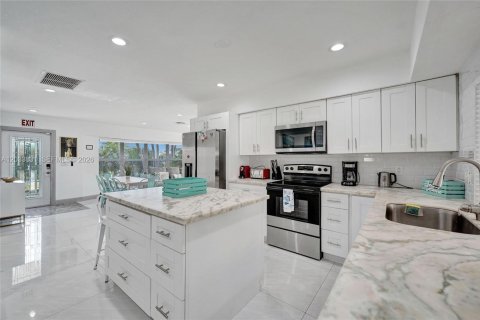 Casa en alquiler en Dania Beach, Florida, 5 dormitorios, 185.8 m2 № 2078067 - foto 12