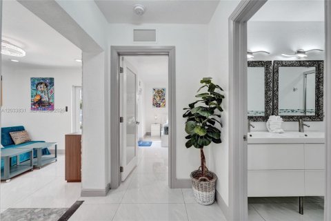 Casa en alquiler en Dania Beach, Florida, 5 dormitorios, 185.8 m2 № 2078067 - foto 28