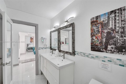 Casa en alquiler en Dania Beach, Florida, 5 dormitorios, 185.8 m2 № 2078067 - foto 30