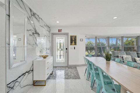 Casa en alquiler en Dania Beach, Florida, 5 dormitorios, 185.8 m2 № 2078067 - foto 2