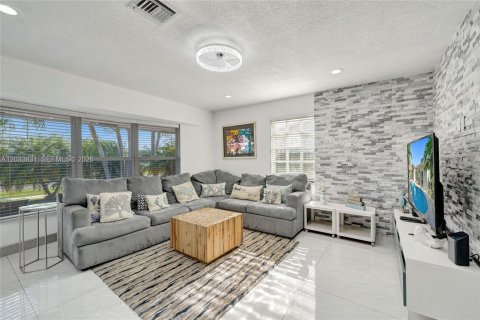 Casa en alquiler en Dania Beach, Florida, 5 dormitorios, 185.8 m2 № 2078067 - foto 5