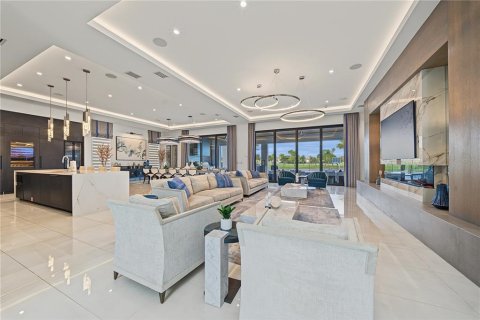 Casa en venta en Four Corners, Florida, 10 dormitorios, 1065.68 m2 № 2387699 - foto 27