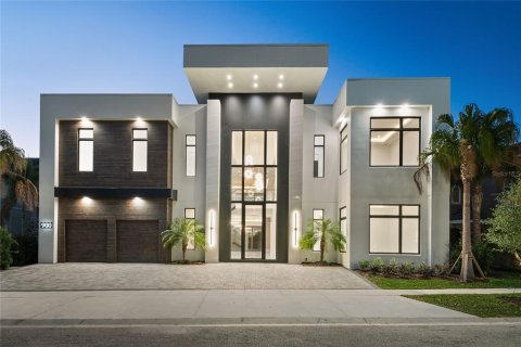 Casa en Four Corners, Florida 10 dormitorios, 1065.68 m2 № 2387699