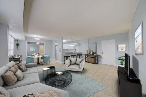 Купить кондоминиум в Сент-Питерсберг, Флорида 4 комнаты, 88.91м2, № 2149119 - фото 4
