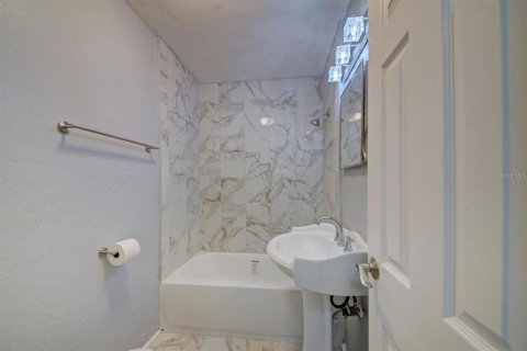Купить кондоминиум в Сент-Питерсберг, Флорида 4 комнаты, 88.91м2, № 2149119 - фото 20