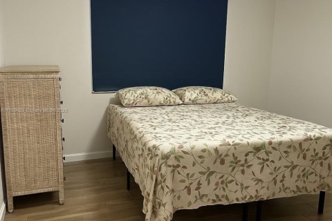 Casa en venta en Hialeah, Florida, 4 dormitorios, 128.02 m2 № 1941104 - foto 8