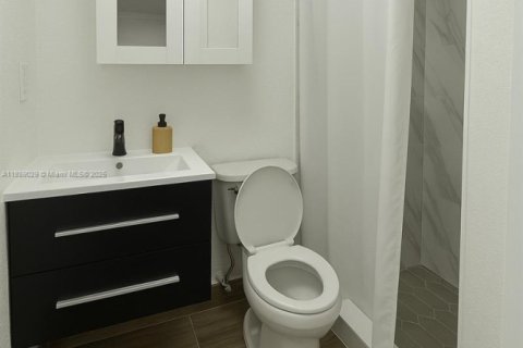 Casa en venta en Hialeah, Florida, 4 dormitorios, 128.02 m2 № 1941104 - foto 7