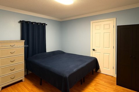 Casa en venta en Hialeah, Florida, 4 dormitorios, 128.02 m2 № 1941104 - foto 6