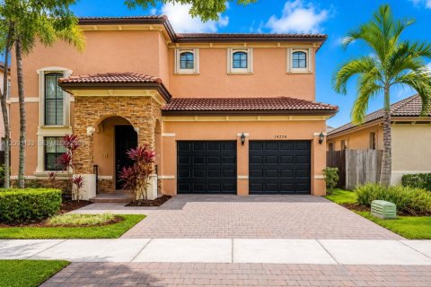 House in Homestead, Florida 4 bedrooms, 271.74 sq.m. № 2278989