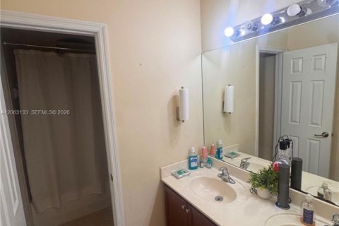 House in Homestead, Florida 4 bedrooms, 271.74 sq.m. № 2278989 - photo 13
