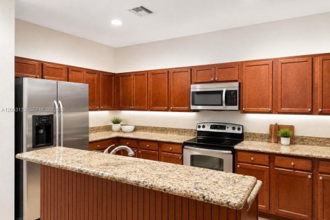 House in Homestead, Florida 4 bedrooms, 271.74 sq.m. № 2278989 - photo 4