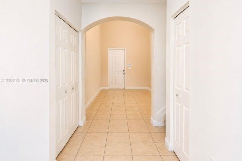 House in Homestead, Florida 4 bedrooms, 271.74 sq.m. № 2278989 - photo 8