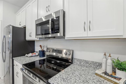 House in Tavares, Florida 3 bedrooms, 147.62 sq.m. № 1871172 - photo 7