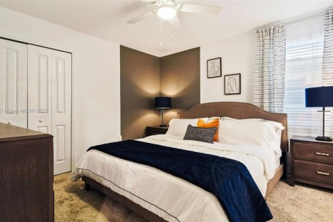 Casa en venta en Kissimmee, Florida, 8 dormitorios, 398.46 m2 № 2054267 - foto 10