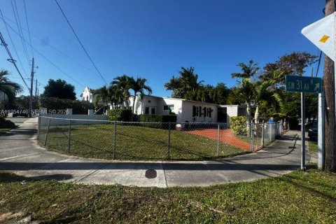 House in Miami, Florida 3 bedrooms, 108.05 sq.m. № 2010968 - photo 13