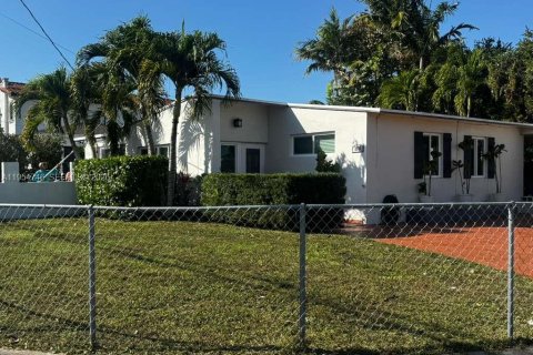 House in Miami, Florida 3 bedrooms, 108.05 sq.m. № 2010968 - photo 12