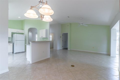 House in Ocala, Florida 2 bedrooms, 134.89 sq.m. № 2216421 - photo 12