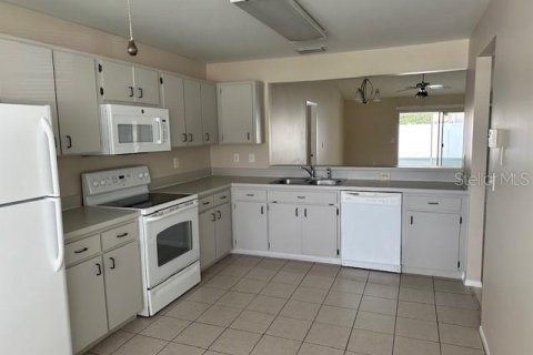 Casa en alquiler en Valrico, Florida, 3 dormitorios, 127.46 m2 № 1913652 - foto 2