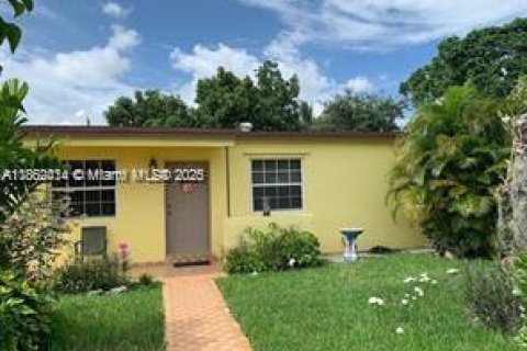 Villa ou maison à vendre à Miami, Floride: 3 chambres, 157.93 m2 № 1890055 - photo 1