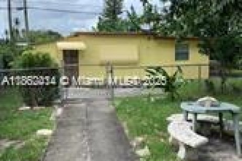 Villa ou maison à vendre à Miami, Floride: 3 chambres, 157.93 m2 № 1890055 - photo 2