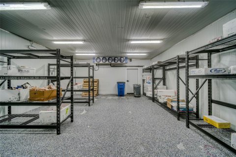 Propiedad comercial en venta en Miami, Florida № 1942984 - foto 20