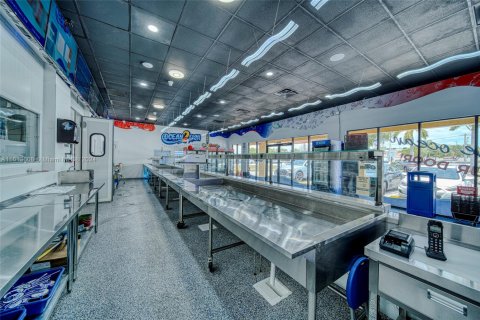 Propiedad comercial en venta en Miami, Florida № 1942984 - foto 7