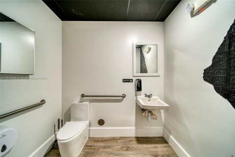 Propiedad comercial en venta en Miami, Florida № 1942984 - foto 22