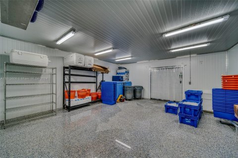Propiedad comercial en venta en Miami, Florida № 1942984 - foto 13