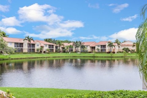 Condominio en Pompano Beach, Florida, 2 dormitorios  № 2035478