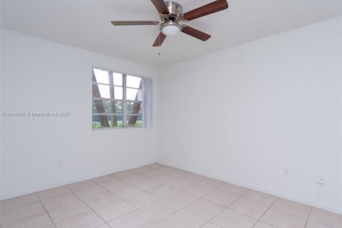Condominio en venta en Pompano Beach, Florida, 2 dormitorios, 83.89 m2 № 2035478 - foto 13