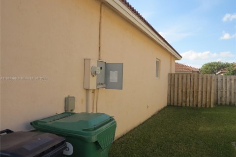 Villa ou maison à louer à Homestead, Floride: 3 chambres, 132.39 m2 № 1931139 - photo 4