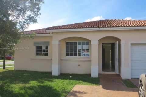 Villa ou maison à louer à Homestead, Floride: 3 chambres, 132.39 m2 № 1931139 - photo 2