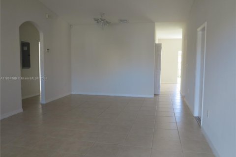 Villa ou maison à louer à Homestead, Floride: 3 chambres, 132.39 m2 № 1931139 - photo 5